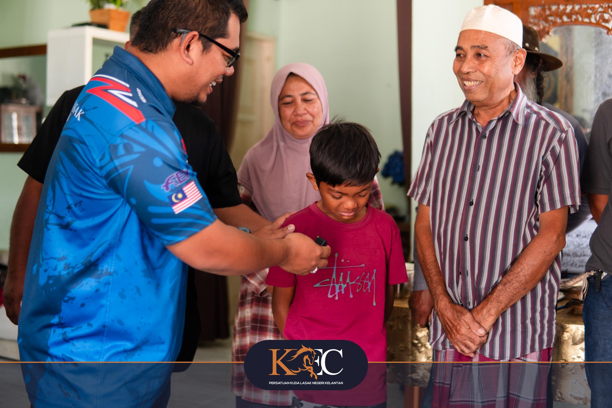 ziarah-sumbangan-adik-mirza - Gambar 1